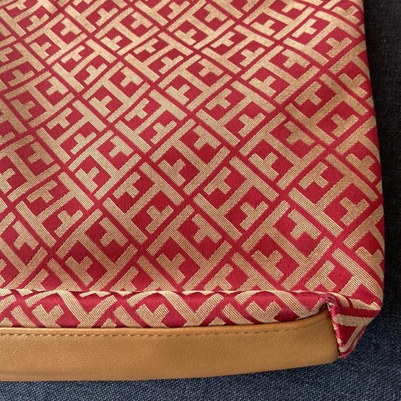 Tommy Hilfiger Shoulder Bag - Picture 5 of 8